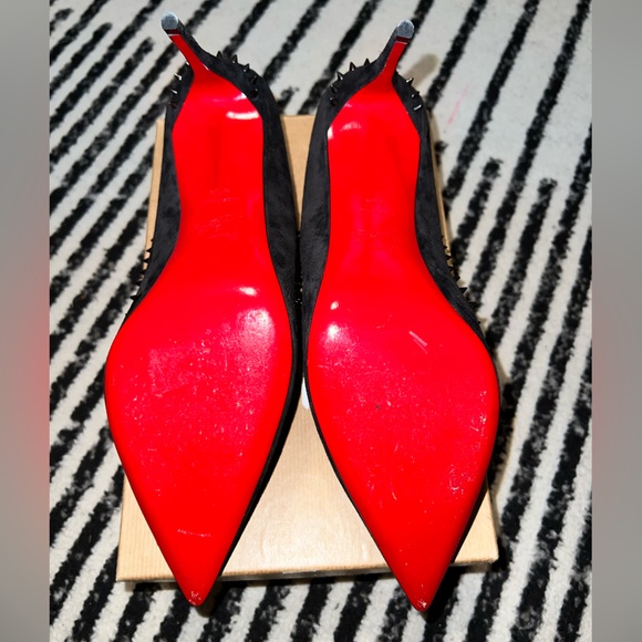 Classic pump with edgy punk twist! Gunmetal spike embellishments w/ 85 mm heel! - Picture 6 of 6